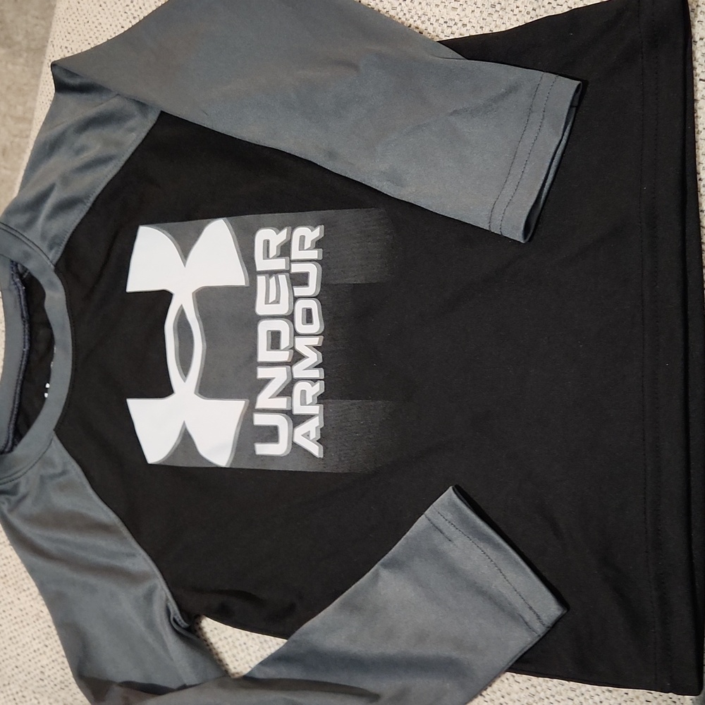 Long sleeve under armour light weight shirt, size 5